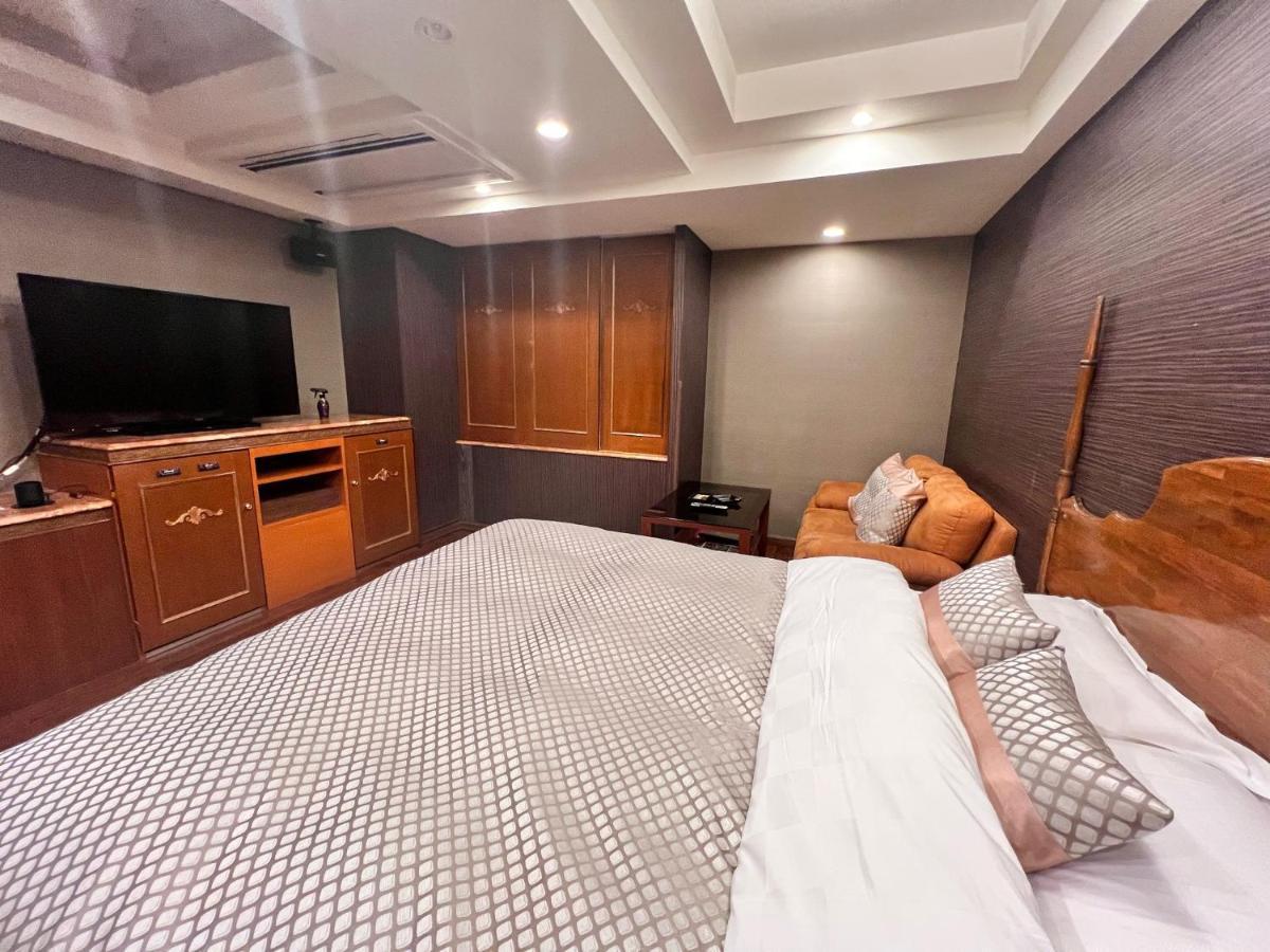 Hotel Crystal Gate Nagoya - Couple Hotel (Adults Only) Dış mekan fotoğraf